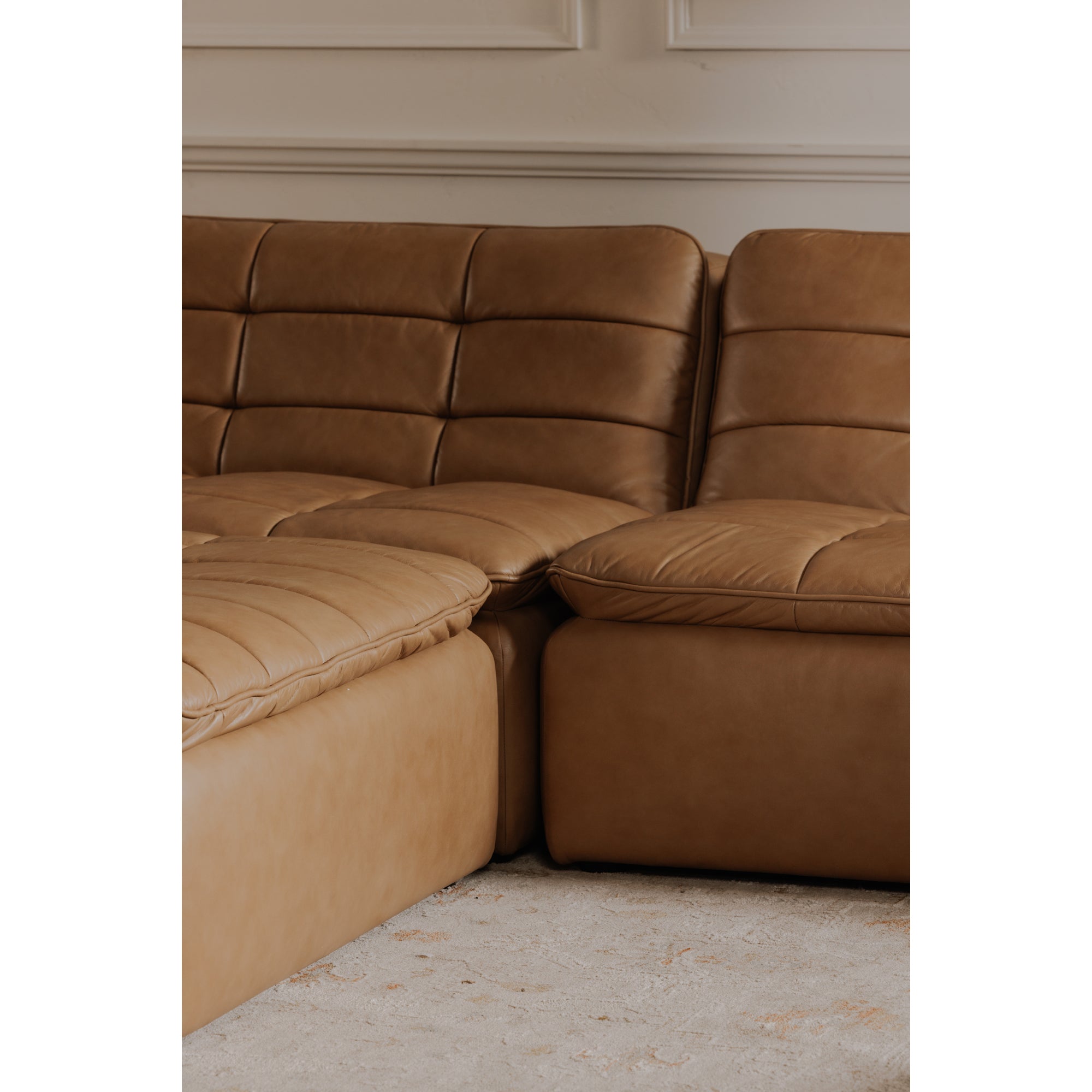Lino Slipper Chair Tan Leather