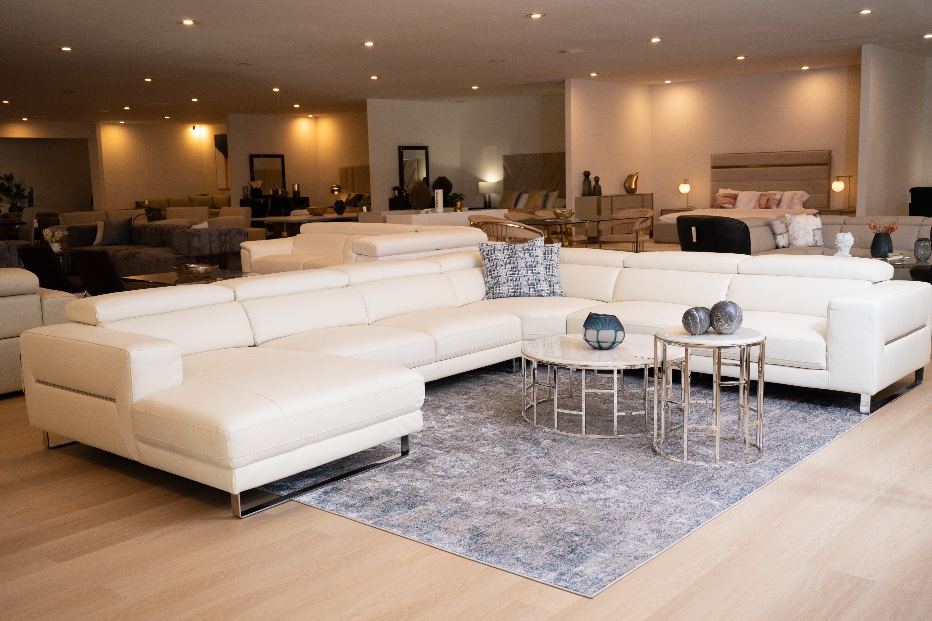 Hawkey - Contemporary White Full Leather U Shaped Left Facing Sectional Sofa