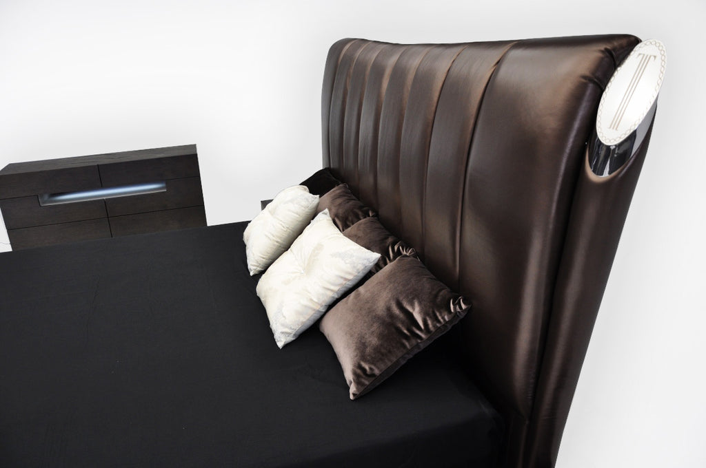 Queent Temptation Caesar Italian Classical Design Leather Platform King Bed